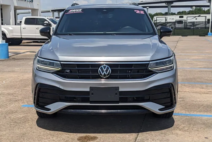 2022 Volkswagen Tiguan SE R-Line Black photo 1