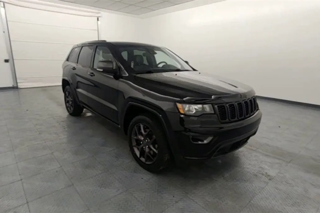 2021 Jeep Grand Cherokee Anniversary Edition photo 1