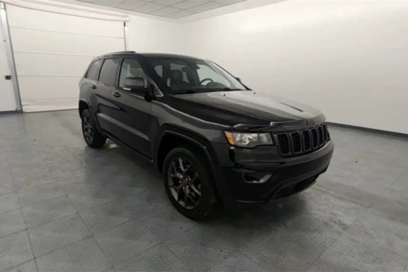 2021 Jeep Grand Cherokee Anniversary Edition photo 1