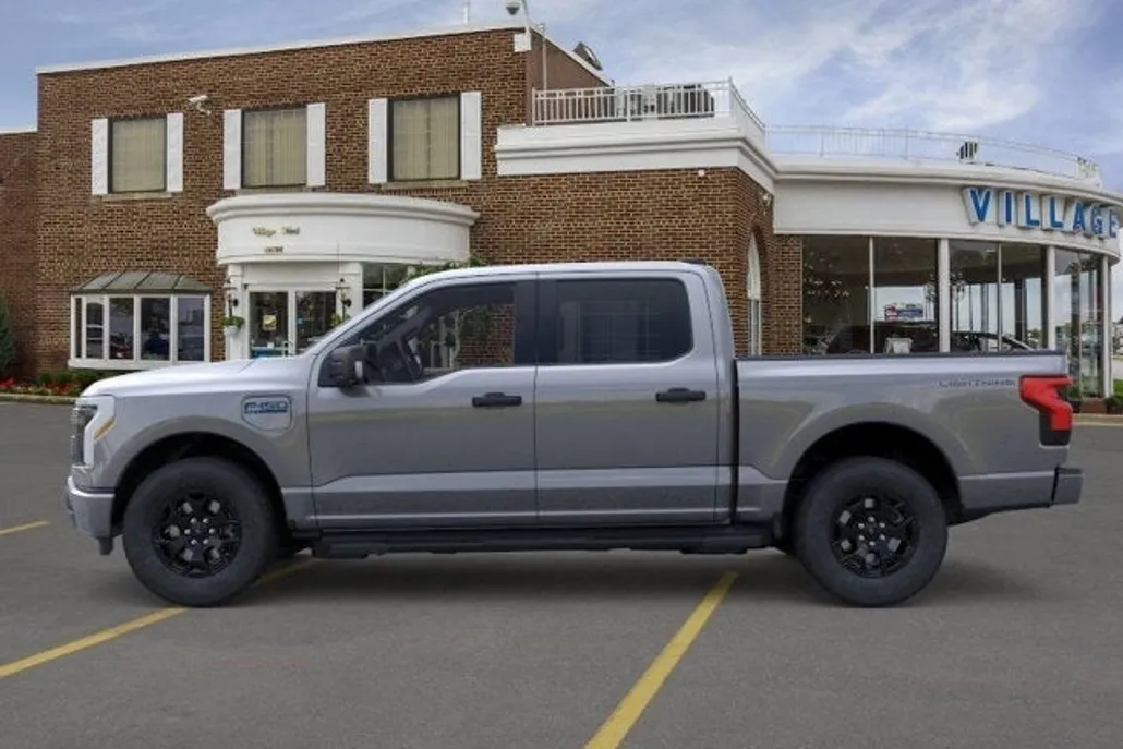 2025 Ford F-150 Lightning XLT photo 1