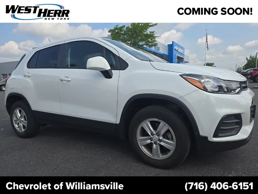 2022 Chevrolet Trax LS photo 1