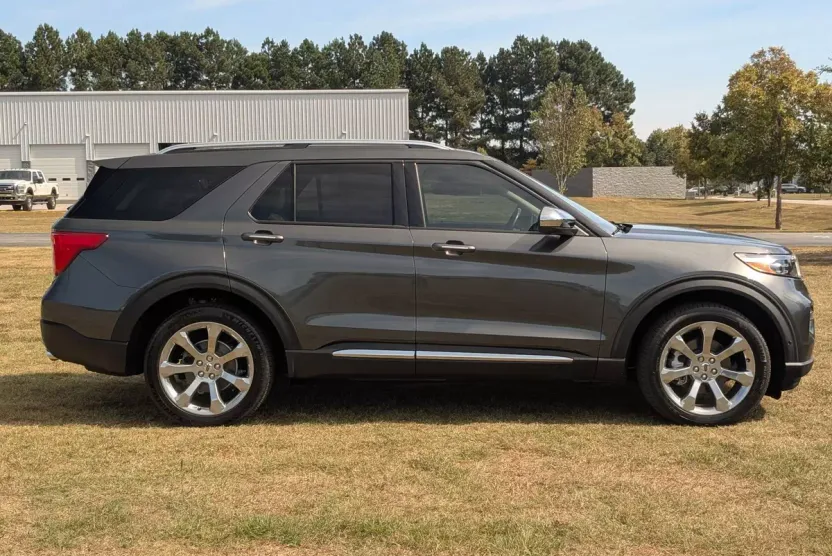 2020 Ford Explorer Platinum photo 1