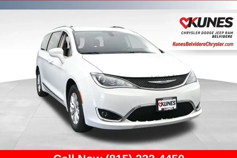 2019 Chrysler Pacifica Touring L photo 1