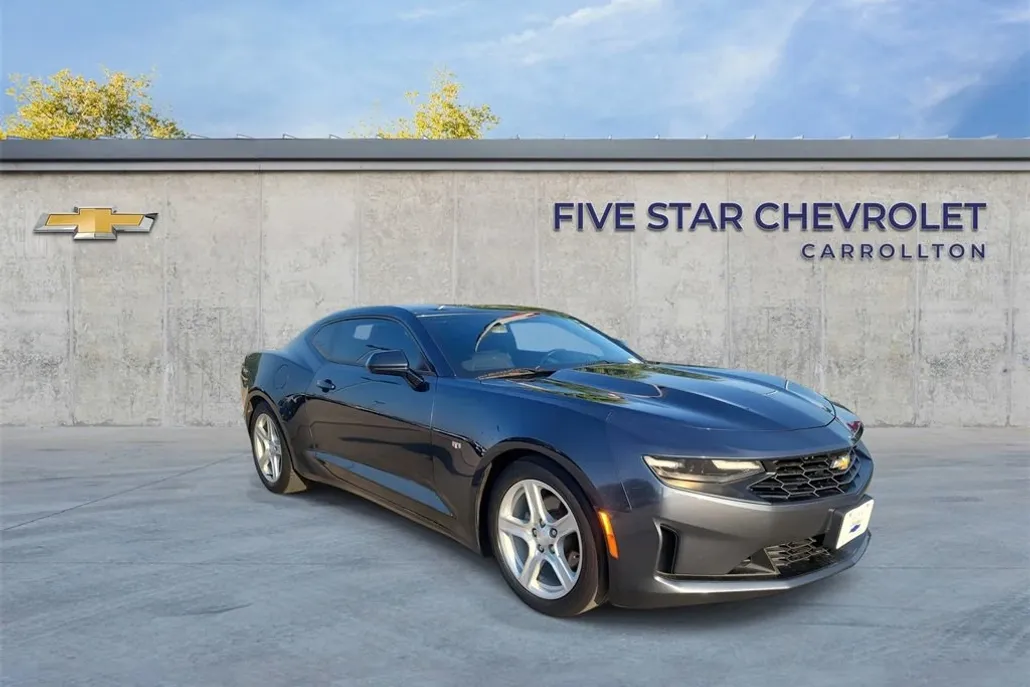 2019 Chevrolet Camaro 1LT photo 1