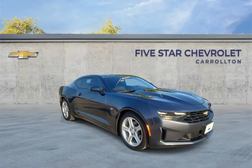 2019 Chevrolet Camaro 1LT photo 1