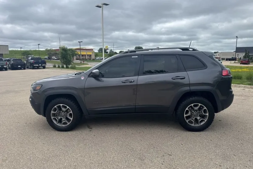 2020 Jeep Cherokee Trailhawk photo 1