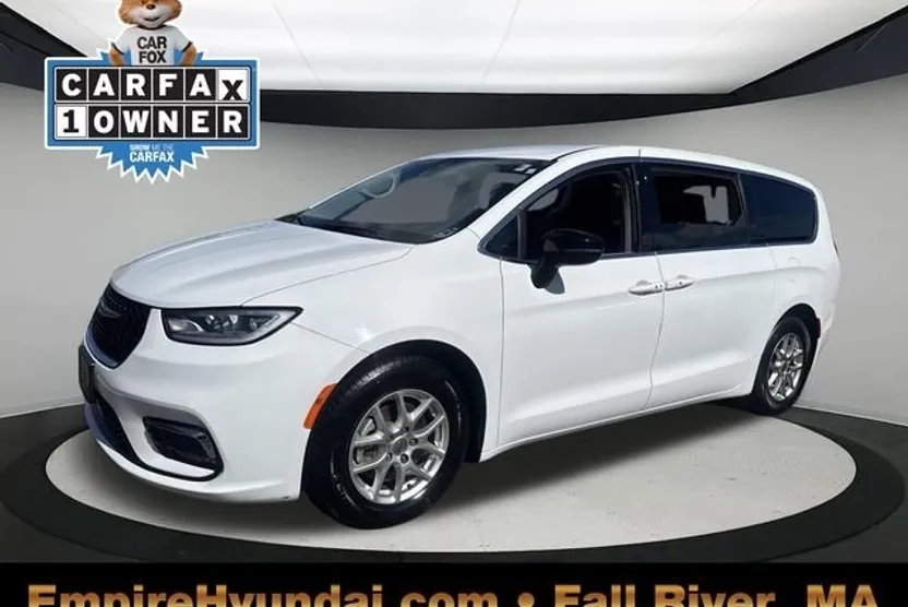 2024 Chrysler Pacifica Touring L photo 1