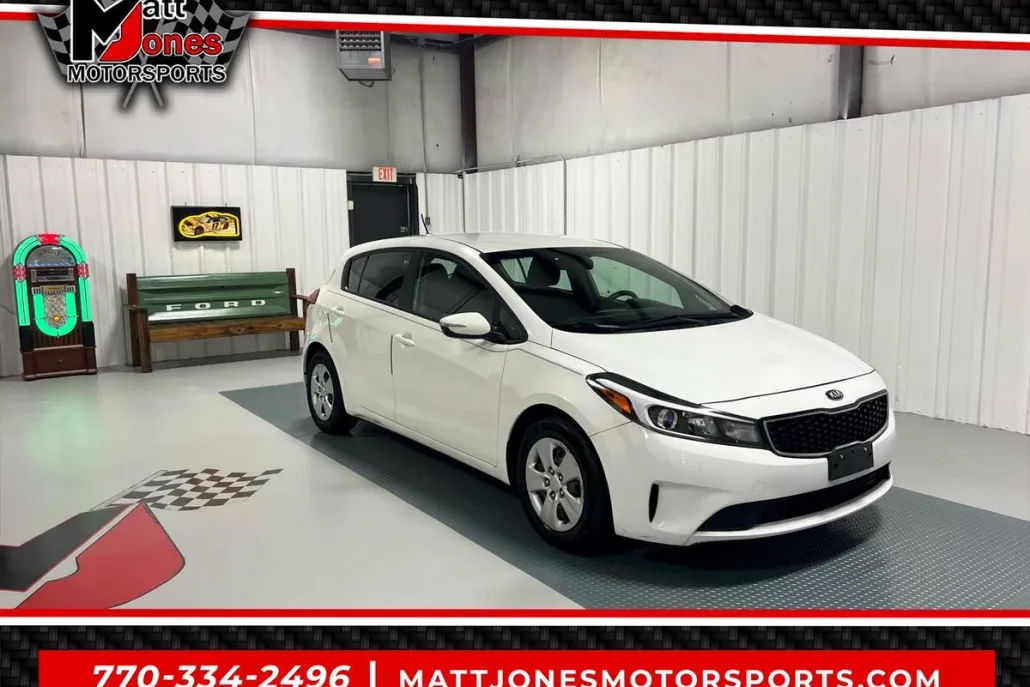 2017 Kia Forte 5-Door LX photo 1