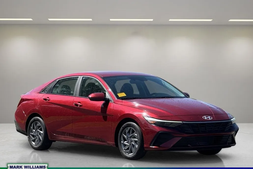 2024 Hyundai Elantra SEL photo 1
