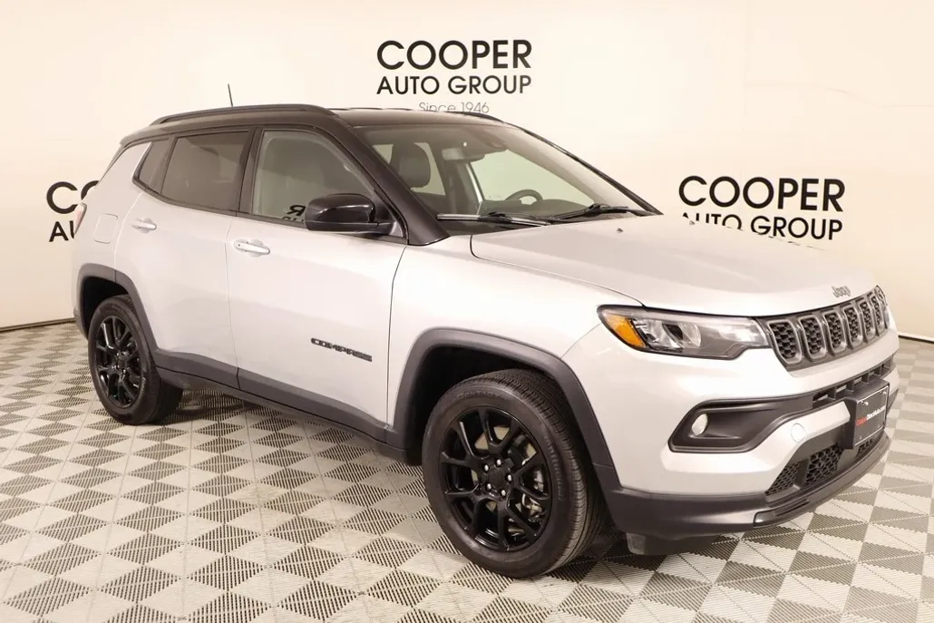 2024 Jeep Compass Latitude photo 1