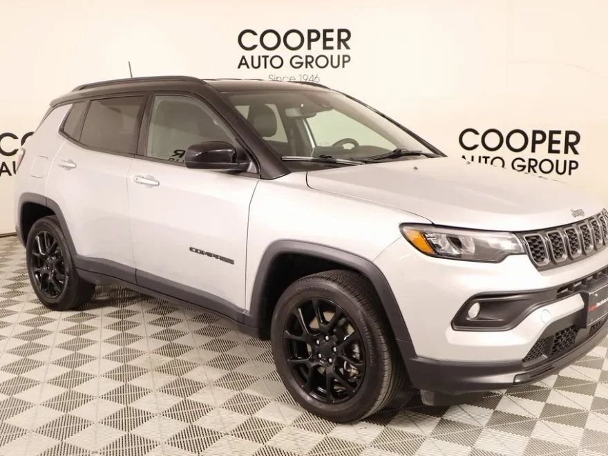 2024 Jeep Compass Latitude photo 1