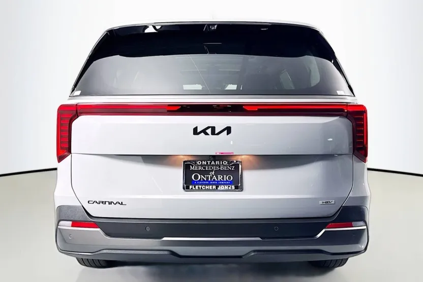 2025 Kia Carnival SX Prestige photo 1