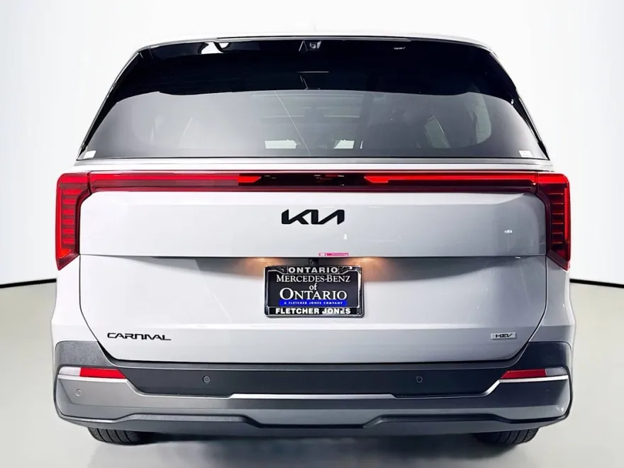 2025 Kia Carnival SX Prestige photo 1