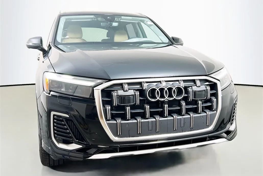 2025 Audi Q7 55 Premium Plus photo 1