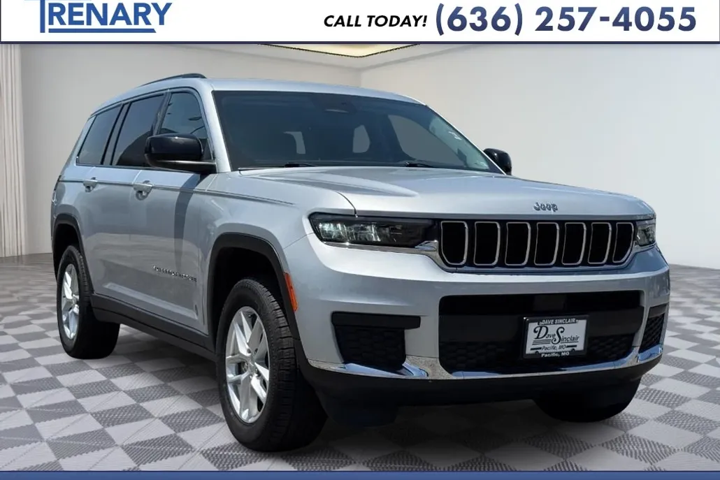 2023 Jeep Grand Cherokee Laredo photo 1