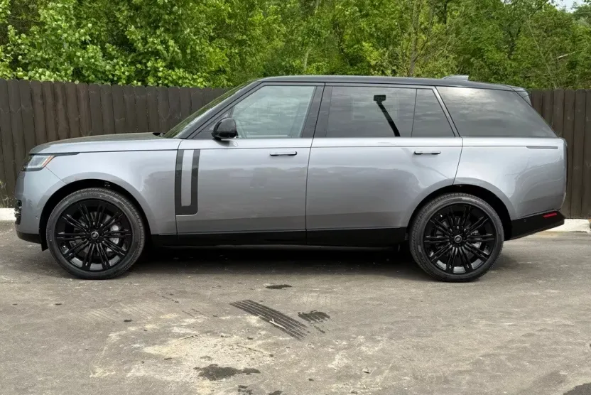 2025 Land Rover Range Rover SE photo 1