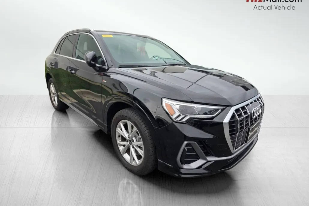 2023 Audi Q3 45 TFSI S line Premium photo 1