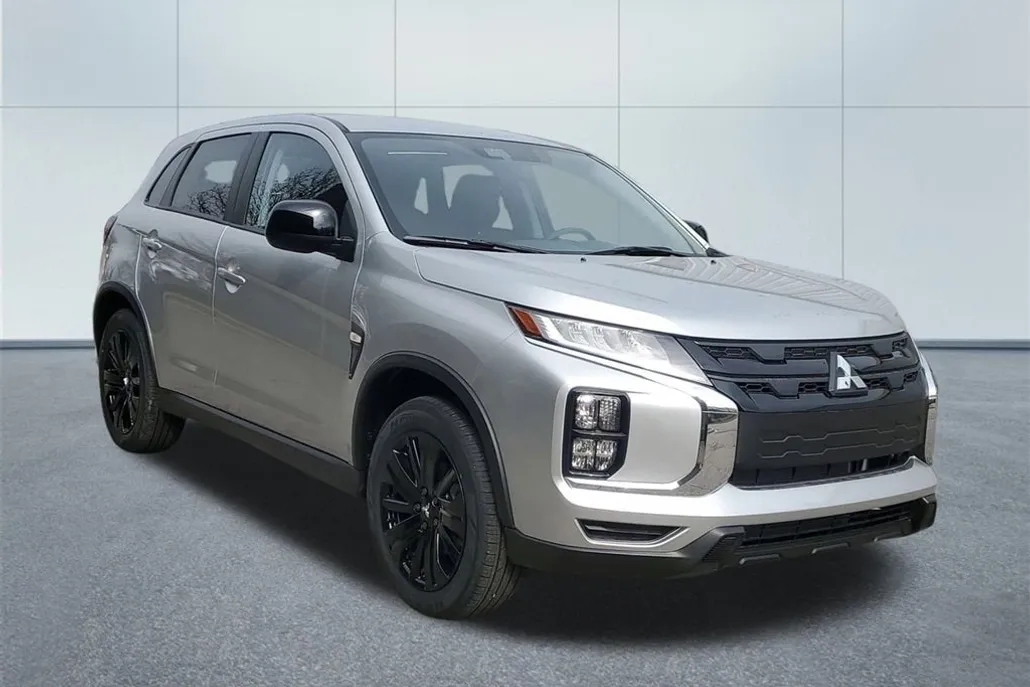 2025 Mitsubishi Outlander Sport LE photo 1
