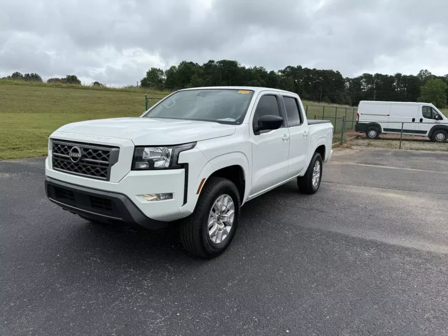 2022 Nissan Frontier SV photo 1
