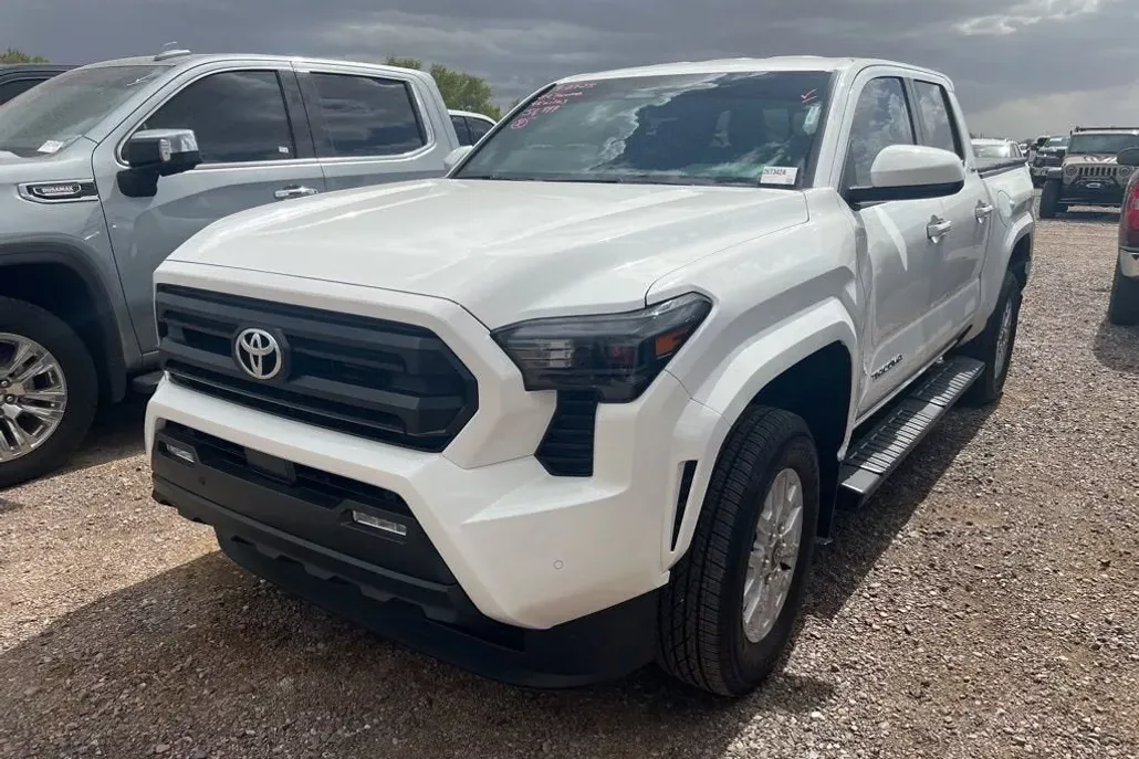 2024 Toyota Tacoma SR5 photo 1