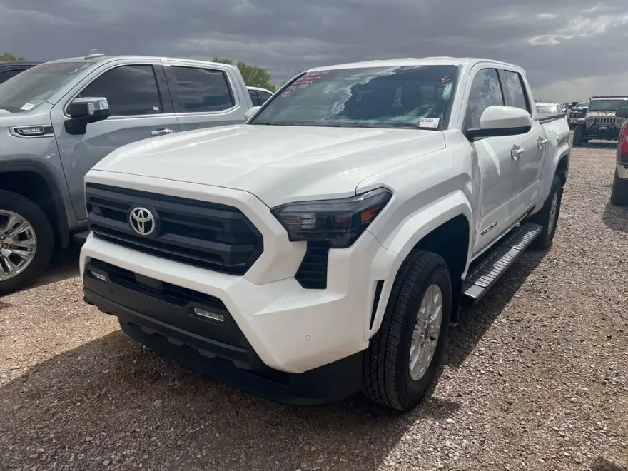 2024 Toyota Tacoma SR5 photo 1