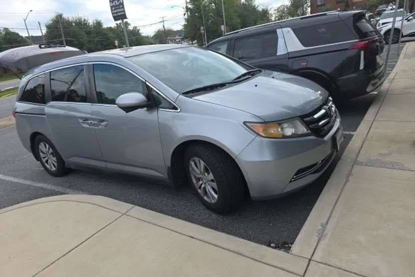 2016 Honda Odyssey EX-L photo 1