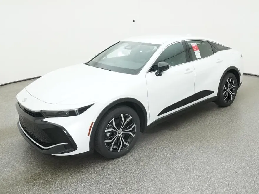 2026 Toyota Crown XLE photo 1