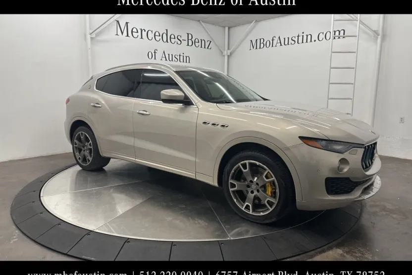 2017 Maserati Levante S photo 1