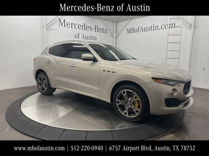 2017 Maserati Levante S photo 1