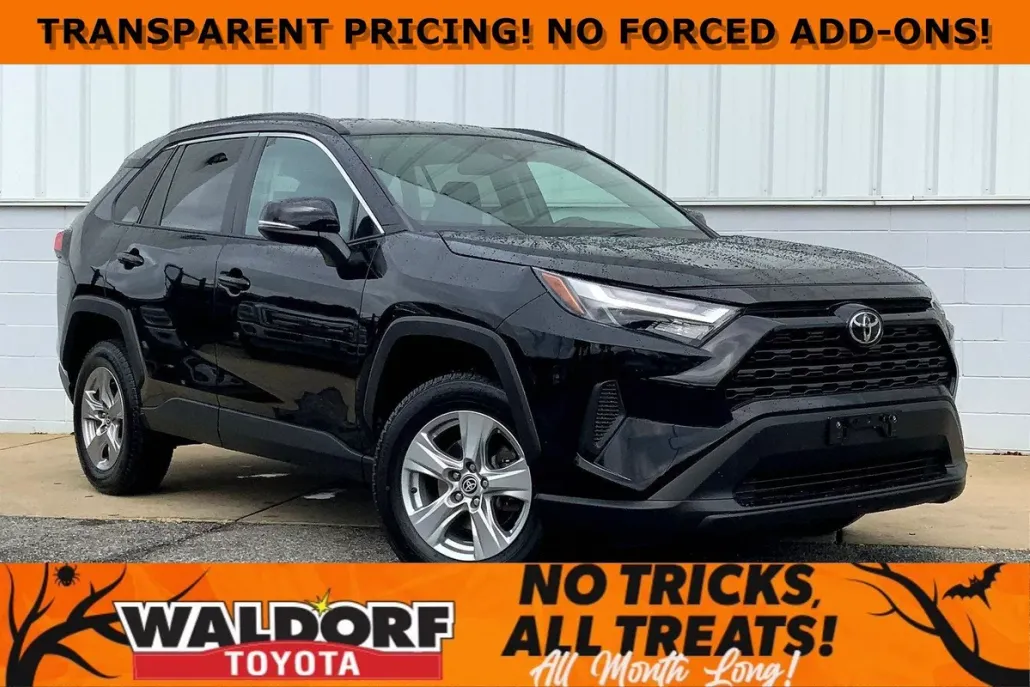2023 Toyota RAV4 XLE photo 1