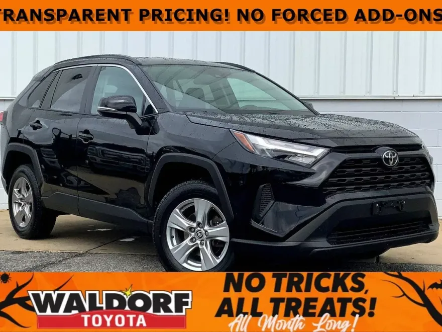 2023 Toyota RAV4 XLE photo 1