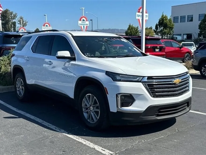 2023 Chevrolet Traverse Leather photo 1
