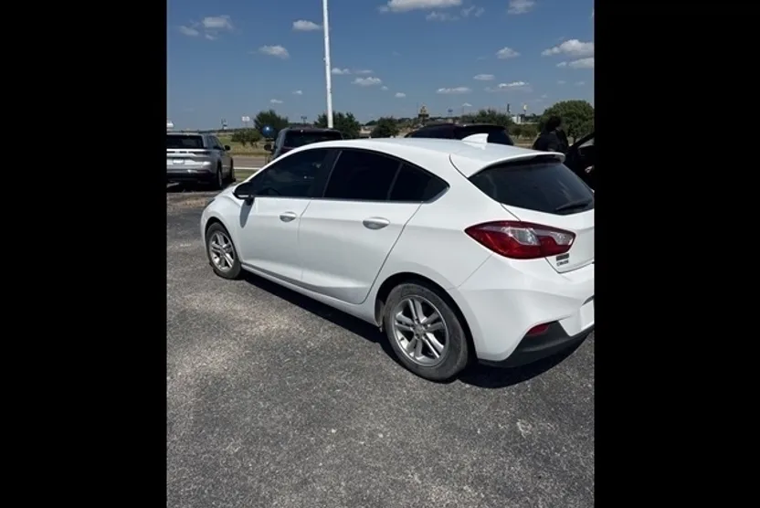 2017 Chevrolet Cruze LT photo 1