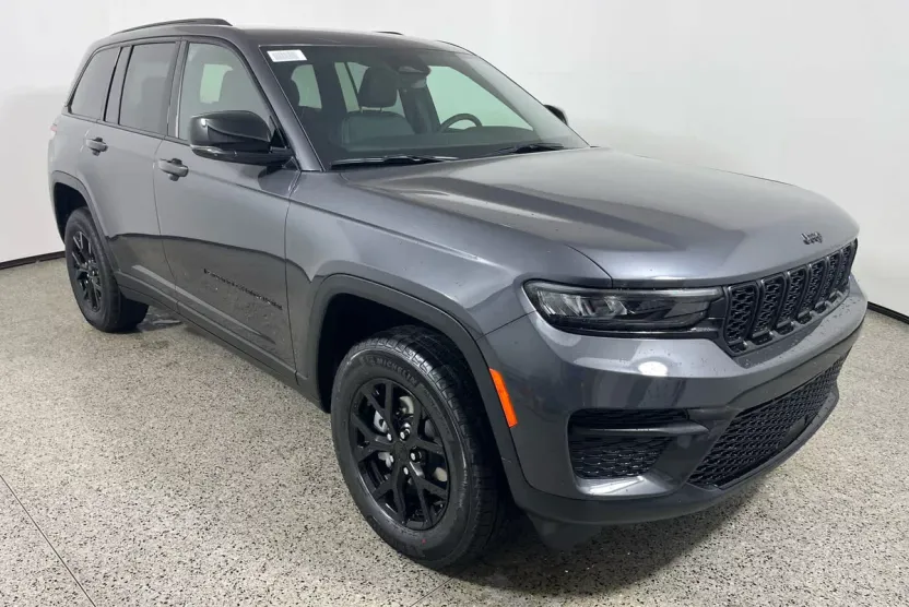 2025 Jeep Grand Cherokee Altitude photo 1