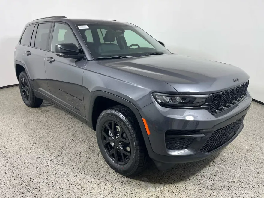 2025 Jeep Grand Cherokee Altitude photo 1