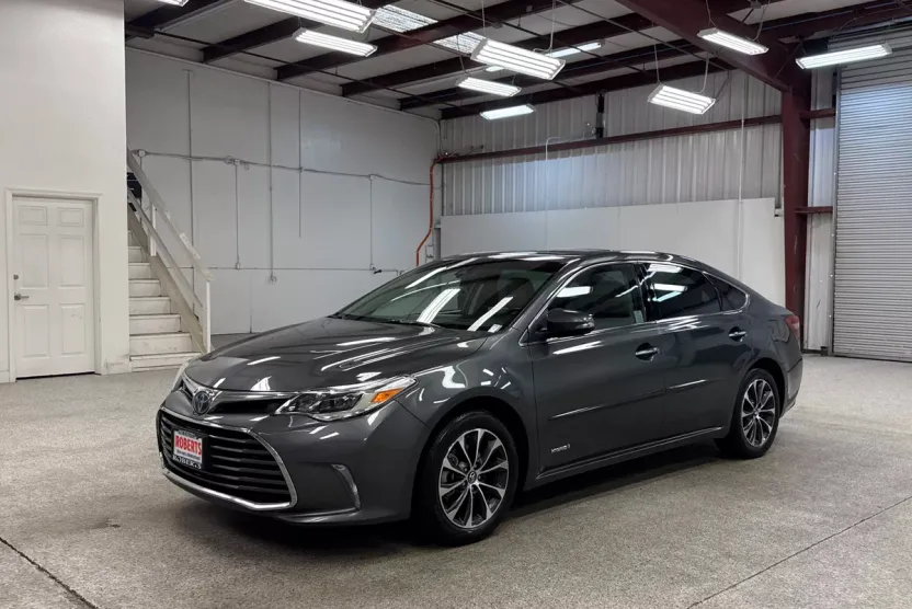 2018 Toyota Avalon Hybrid XLE Premium photo 1
