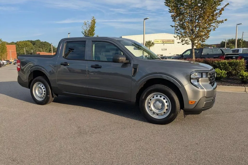 2025 Ford Maverick XL photo 1