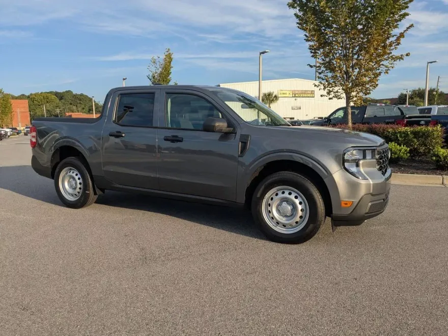 2025 Ford Maverick XL photo 1