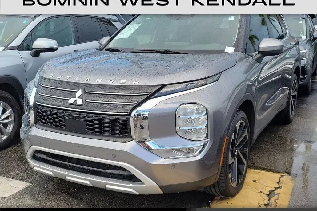 2022 Mitsubishi Outlander SE photo 1