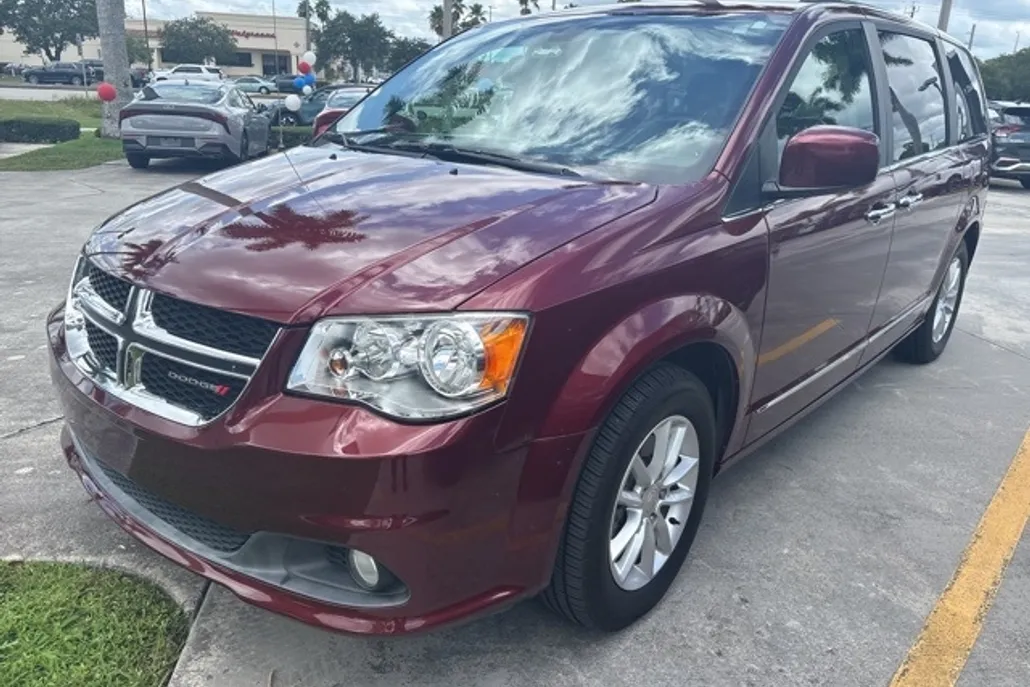 2019 Dodge Grand Caravan SXT photo 1