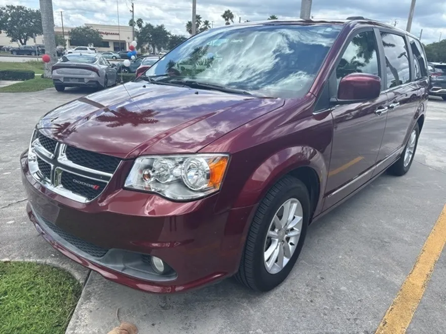 2019 Dodge Grand Caravan SXT photo 1