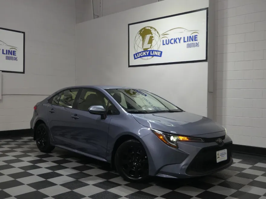 2022 Toyota Corolla LE photo 1