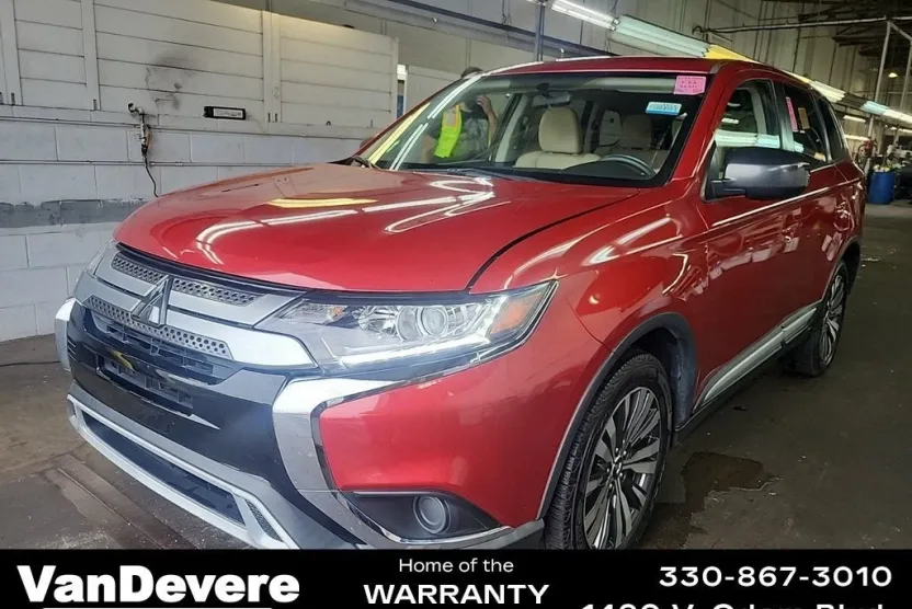 2019 Mitsubishi Outlander ES photo 1