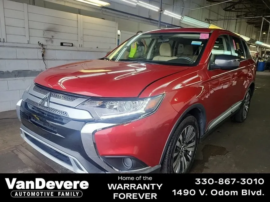 2019 Mitsubishi Outlander ES photo 1