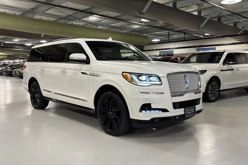2022 Lincoln Navigator L Reserve photo 1