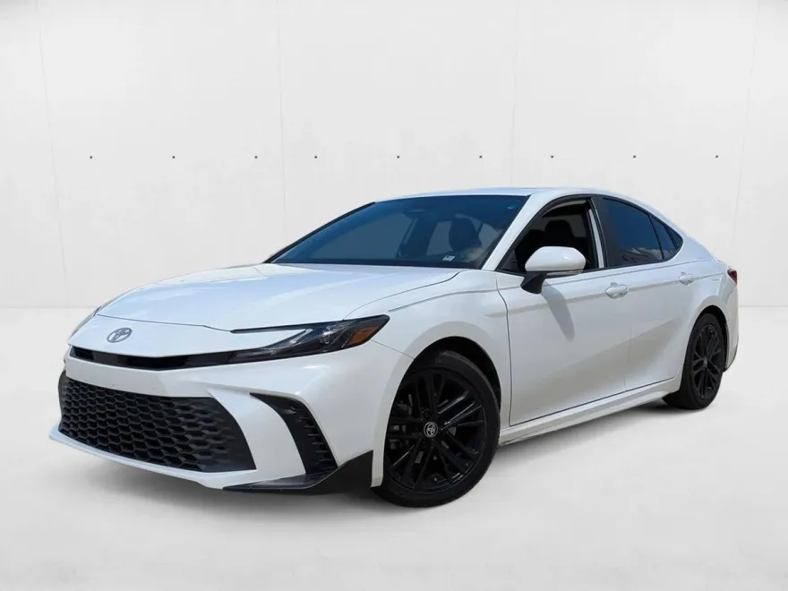 2025 Toyota Camry SE photo 1