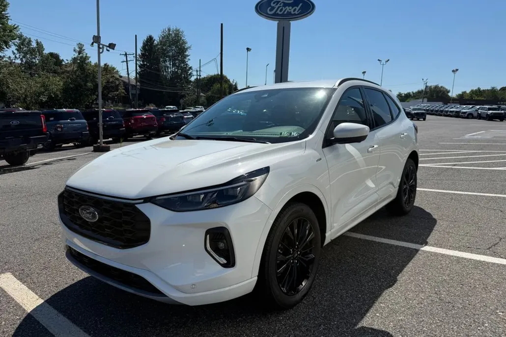2023 Ford Escape ST-Line Elite photo 1