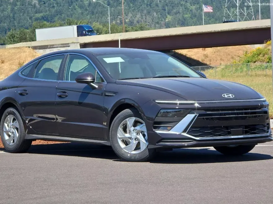 2025 Hyundai Sonata SE photo 1