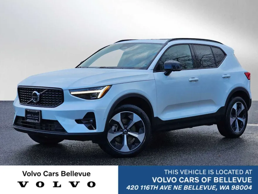 2025 Volvo XC40 Plus photo 1