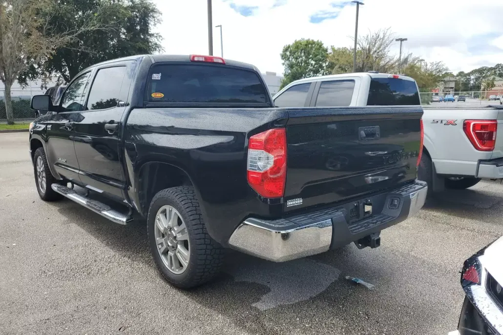 2015 Toyota Tundra SR5 CrewMax photo 1